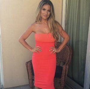 Kittenish Coral/Pink Strapless bodycon dress